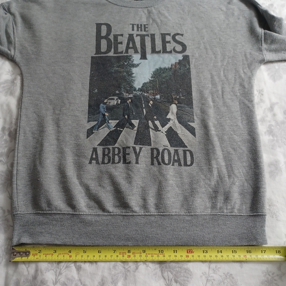 Beatles Abby Road Distressed Style Sweatshirt Medium Gray -Graphic Print - Picture 9 of 13